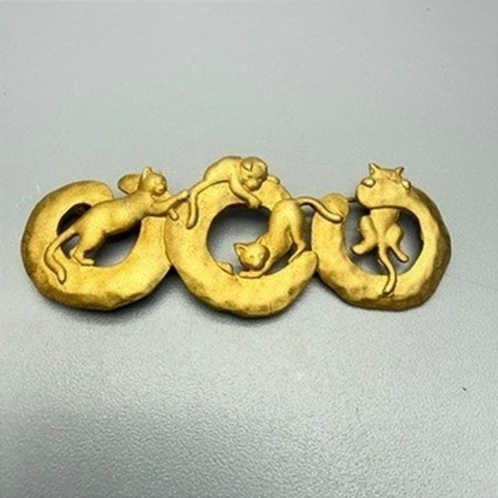Vintage JJ Gold‎ Tone Playful Cats Brooch 3.5" Cute Fun Casual
